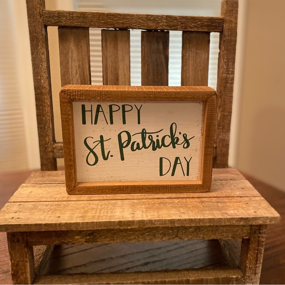 St. Patricks Day Tier Tray Sign, Farmhouse Happy St. Patrick’s Day Wood Sign - Picture 3 of 11